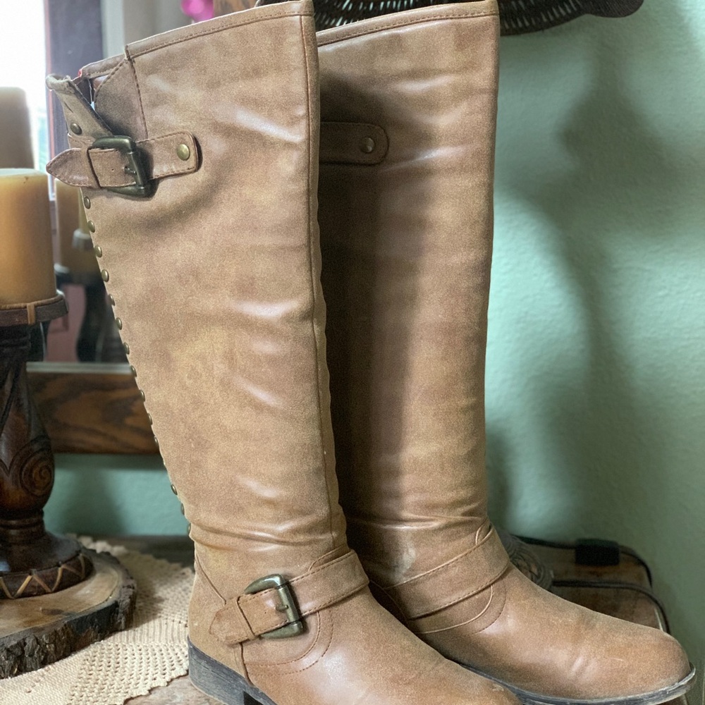 Brown Knee-High Buckle Boots